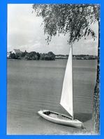 Treuburg, Kreis Treuburg Treuburg, Segelboot vor der Villa  Hundefresser  Treuburg, Kreiskriegerdenkmal