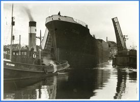 Königsberg (Pr.), Stadtkreis Königsberg Königsberg (Pr.), Dampfer Tolima bei Brückendurchfahrt 