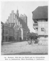 Guttstadt, Kreis Heilsberg Guttstadt, Blick über den Markt nach der Kollegiatkirche, Ende 14. Jahrhundert, Obere Turmlösung 17. Jahrhundert