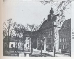 Königsberg (Pr.), Stadtkreis Königsberg Hufenallee 38-42 Königsberg, Hufenallee, Hufengymnasium, links im Hintergrund die Turnhalle, daran weitgehend verdeckt der Physik- u. Chemiesaal Кёнигсберг, Хуфеналлее, гимназия Хуфен, слева на заднем плане спортивный зал, за ним в значительной степени скрыт физический и химический кабинет